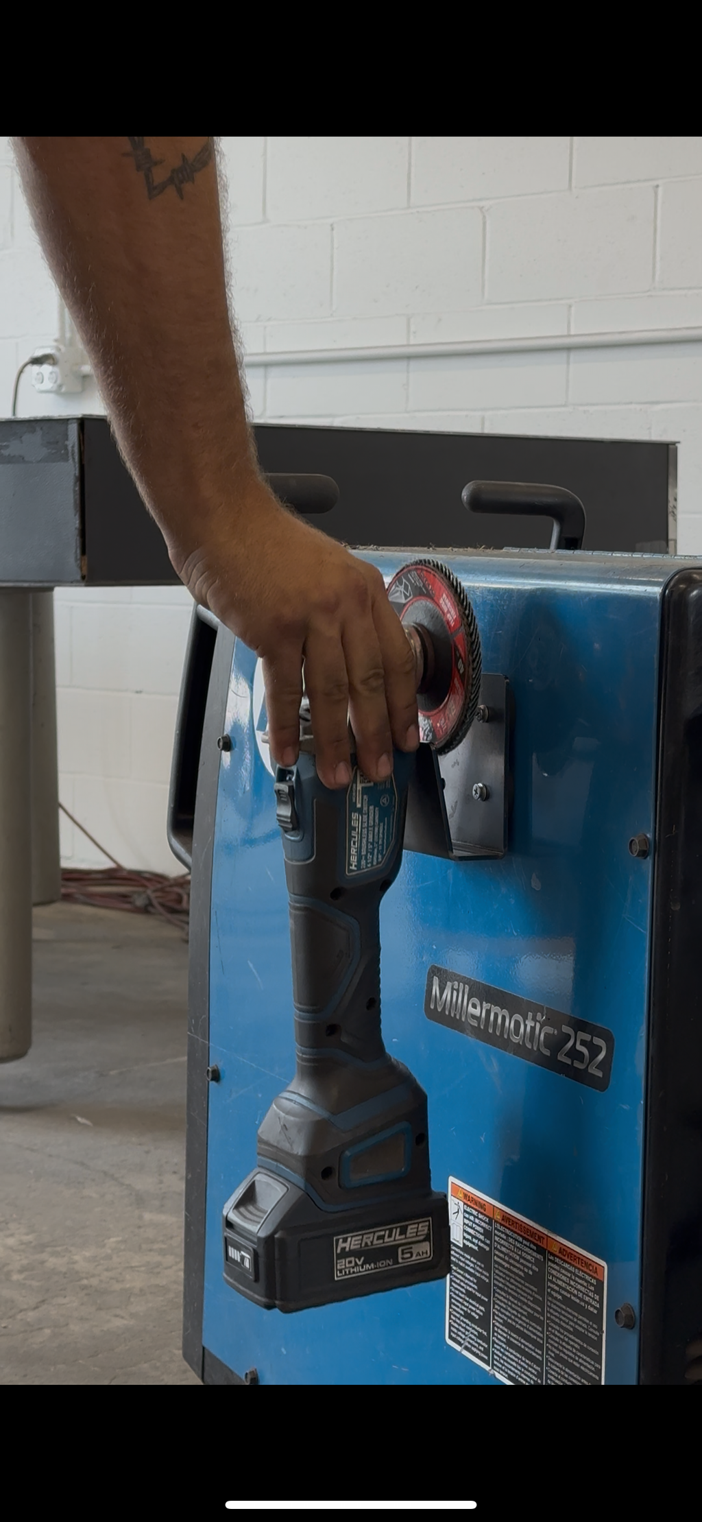 Magnetic grinder holder