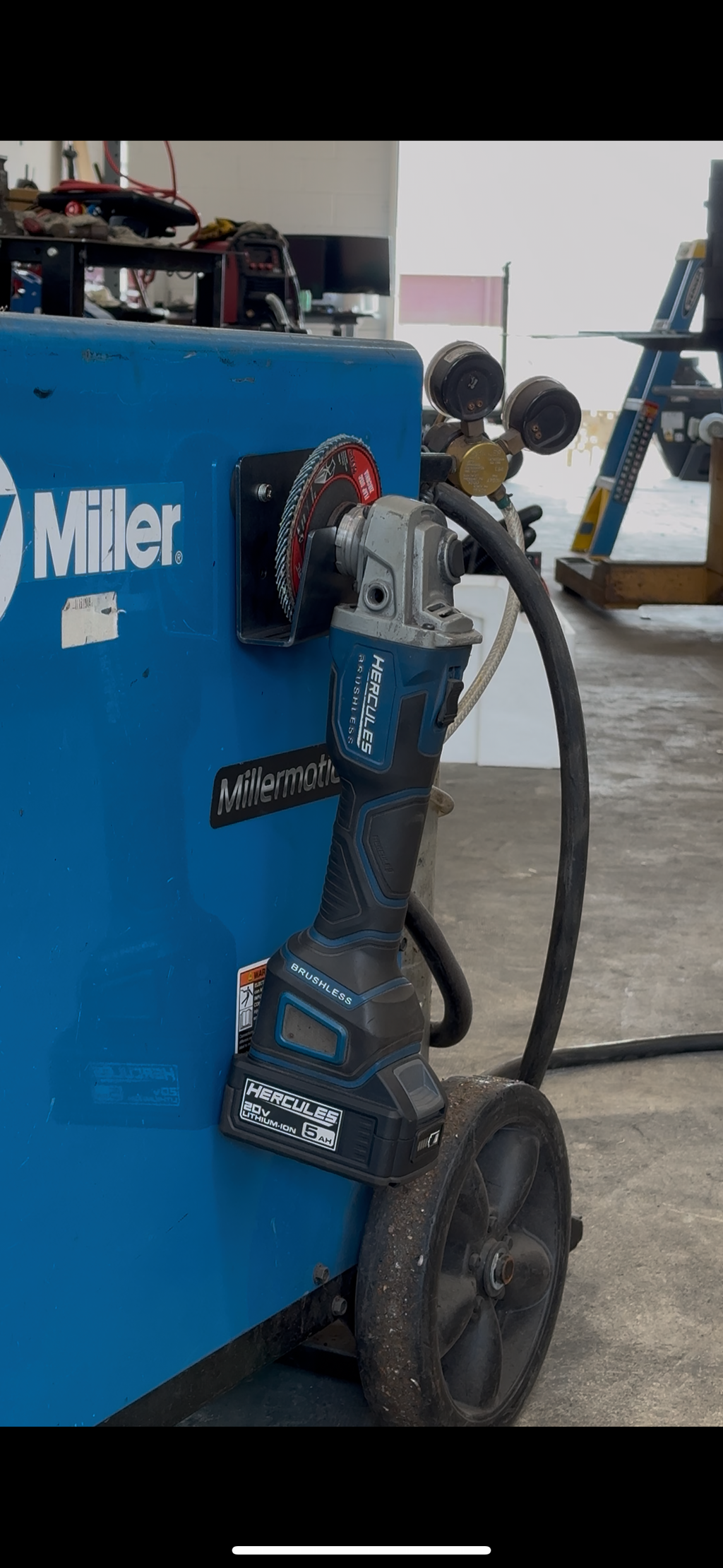 Magnetic grinder holder