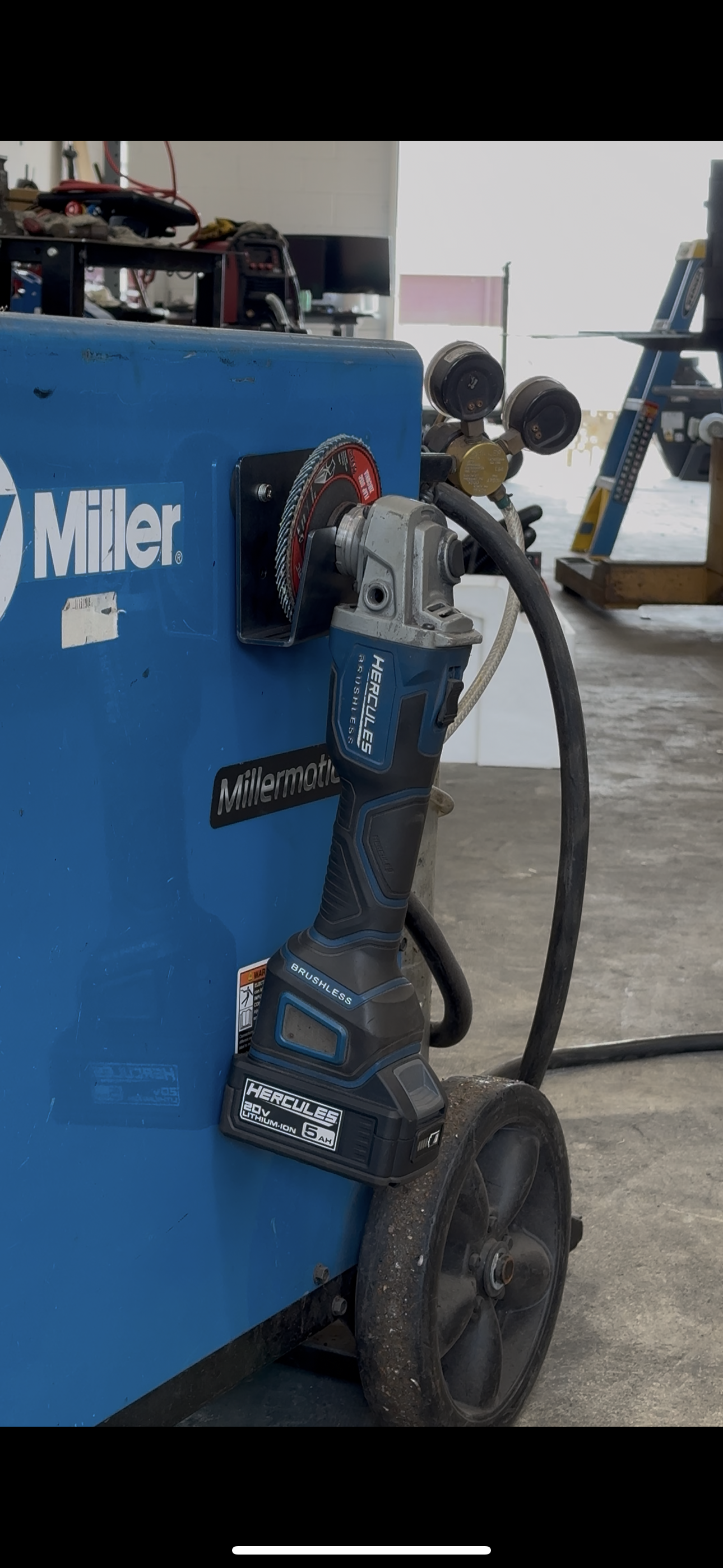 Magnetic grinder holder